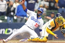 「ひどい走塁、テオらしい」「単純にルールを忘れてしまった」T・ヘルナンデスの“生還失敗”を現地記者が批判　一部からは同情の声も「本当に責められる？」