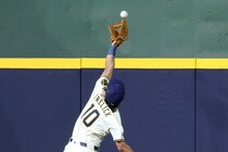 「狂気の展開だ」珍しい“中ゴロ併殺プレー”でドジャースが好機逸…「不運なプレーだ。信じられない」複数米識者が見解「記者席からは捕球のように見えた」