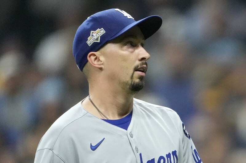 「ポストシーズンで初めて…」8回まで毎回3人で仕留める圧巻の24人斬り、スネルの歴史的快投に米記者ら脱帽「まさに支配的」「3試合で防御率0.86。圧倒的な投球ぶりだ」