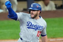 「ポストシーズン好調」ド軍マンシー、最多勝右腕からソロアーチ！ “打球速度176キロの豪快弾”にファン歓喜「やっぱ頼りになる」