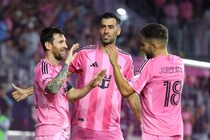 ブスケッツとジョルディ・アルバが今季終了後の現役引退を表明。今後の焦点は“元バルサ組”のメッシとスアレスの動向「スアレスも同じ運命を受け入れるだろう」