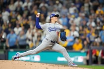 山本由伸のPS完投勝利により71年前のメジャー快記録が脚光！ 驚きの偶然に米衝撃「ちなみに両者とも初球で…」