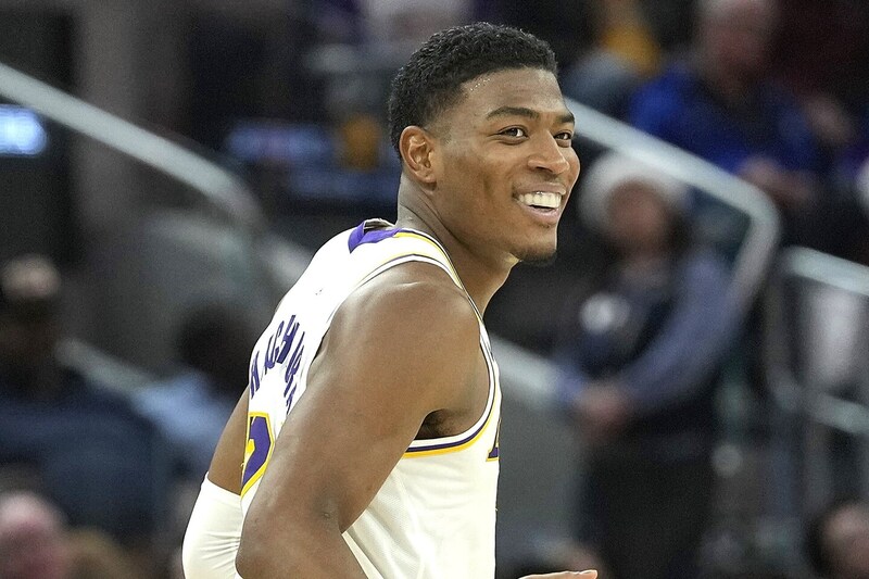 意外な特技？八村塁が“日本発祥の玩具”でチームメイトを圧倒。球団公式YouTubeで好調シューティング動画も公開＜DUNKSHOOT＞