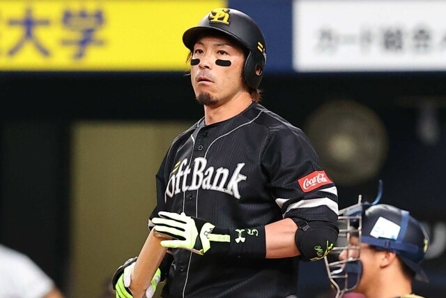 「あつおぉぉ！」ソフトバンク対日本ハムのCS始球式に鷹レジェンドOB登場！ 人気者の帰還に歓喜の声「ほんとに大好き」「おかえり」