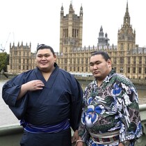 「みんな二度見した！」ロンドンを魅了してやまない大相撲力士たちに英メディアも興奮！「大観衆は食い入るように熱狂」「大量注文で麺が品切れ」