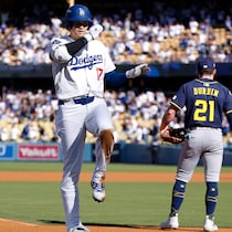 「最高のチームを完全に圧倒」ブルワーズに３連勝のドジャースを地元記者が称賛。大谷翔平の快打＆ベッツの“鳥肌もののジャンピングスロー”も【NLCS第３戦】