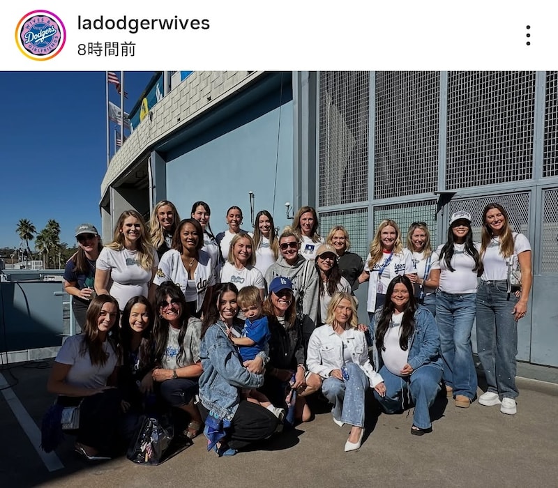 「勝利の女神様だね！」ドジャース奥さま会が２年連続WS進出を後押し！ 真美子さんは白シャツ姿、後列控えめな位置に視線集中「いた～」「見れて幸せ」