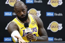 「クリーブランドへ戻って、チャンピオンになることを願っている」元選手がレブロンにキャブズ復帰を提言＜DUNKSHOOT＞