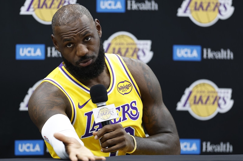 「クリーブランドへ戻って、チャンピオンになることを願っている」元選手がレブロンにキャブズ復帰を提言<DUNKSHOOT>