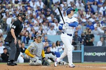 「大谷翔平は唯一無二の存在だ」「二度と見られない光景」初回に三者連続奪三振＆先頭打者HRの異次元パフォにLA記者脱帽…衝撃２本目アーチにMLB震撼「モンスターショットだ」