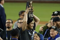 「大谷翔平は想像もつかない」WS進出王手マリナーズ指揮官も称賛！ 10奪三振、３本塁打は「間違いなく歴史に残る試合」