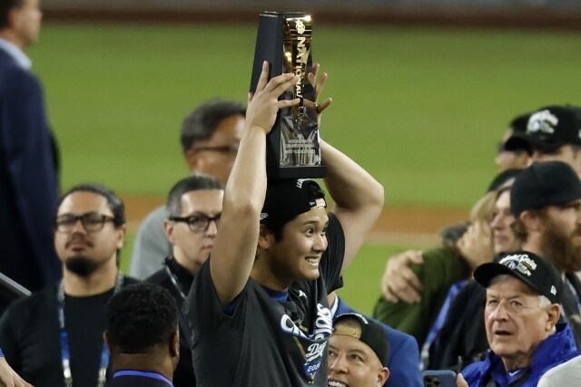 「大谷翔平は想像もつかない」WS進出王手マリナーズ指揮官も称賛！ 10奪三振、３本塁打は「間違いなく歴史に残る試合」