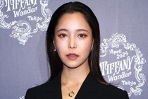 「めっちゃお洒落」高梨沙羅、美脚際立つシースルーソックス＆赤スニーカーを合わせた最新コーデにファン喝采「レース可愛い」