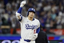 「俺たちと一緒じゃないか！」大谷翔平の衝撃143m弾を目撃した名手フリーマンの“口あんぐり”に米ファンも続々反応！「誰だってそうなる」「ずっと観ていたい表情だ」