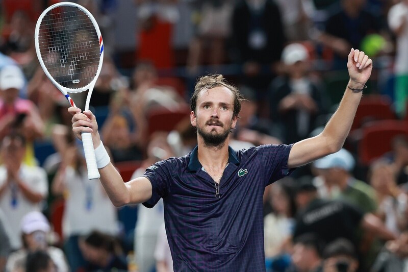 メドベージェフが２年５カ月ぶりにツアー優勝！“シルバーコレクター”返上の21勝目を飾る「最高の気分だよ」＜SMASH＞