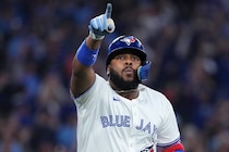 「手がつけられん」ゲレーロJr.がPSで圧巻の打棒！ 打率.462、OPS1.532でブルージェイズを牽引、明日の第７戦でWS進出へ挑む