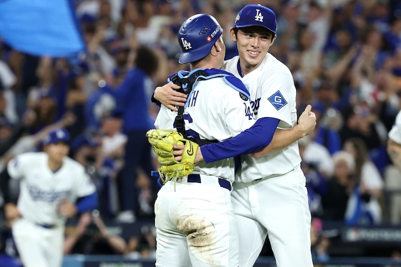 「目にキラーの心構えがある」ロバーツ監督が新守護神・佐々木朗希の“恐るべき進化”を絶賛!「私自身が彼から学んでいる」「初球でストライクを取れば...」