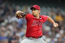 「エアコンが故障したままだった」菊池雄星の要望をエ軍GMが“ガン無視”？ 米記者の一問一答が波紋「選手を大切にしなさい」「なぜもっと強く言い返さない？」