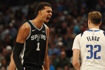 「エイリアンが進化」ウェンバンヤマが初戦から40得点＆NBA史上初スタッツの快挙！「フラッグのデビューを台無しに…」＜DUNKSHOOT＞