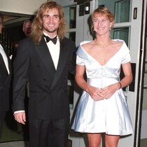 「全然変わってないな！」結婚24周年のアガシ＆グラフ夫妻が公開した“おのろけ２ショット”が話題！「あいかわらず美しい」「渋みが増してるぞ」