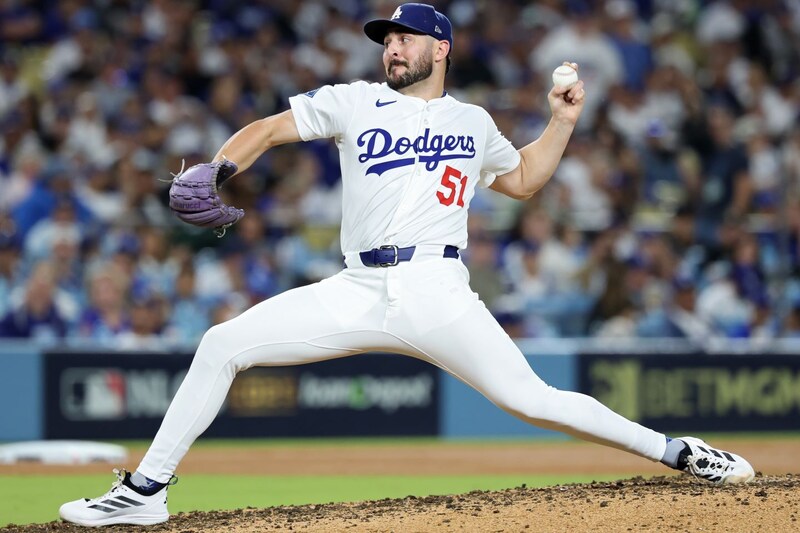 「本人と家族を最優先」ドジャース鉄腕左腕が家族の事情で離脱…WS前日のブルペンに影響は?