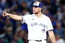 「リリースポイントがメジャートップクラスの高さ」大谷翔平を初対決で奪三振！ ブルージェイズ22歳右腕をWS２度制覇の日本人が解説！ 決め球スプリットを絶賛