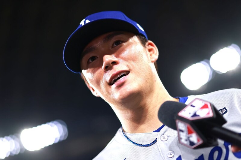 いきなりノーアウトの大ピンチに… 山本由伸の圧巻投球、里崎智也氏は“分岐点”を指摘「あれでポーンと打たれていたら」