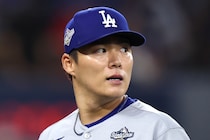 完投勝利の山本由伸が「なぜ２つの大陸で崇められているのか、あらためて球界に示す夜」LA記者が絶賛「序盤のピンチを軽やかに舞うように切り抜けた」