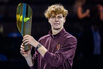 シナーがウィーン大会２年ぶり２度目の優勝！ ズベレフに逆転勝ちでツアー22勝目を飾る「本当にうれしく思う。特別な瞬間だ」＜SMASH＞