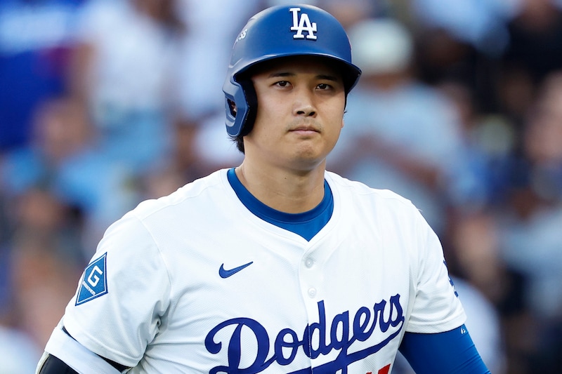 「びっくりした」大谷翔平、胸元開けた“半袖シャツ姿”の出勤コーデにファン注目「今日はヘッドフォンなし」「ステキ」