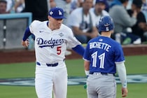 「初めて見ましたね」ブ軍には不運…WS第３戦の珍事に元メジャーリーガー解説者も困惑「球場全体がそんな雰囲気になった瞬間」