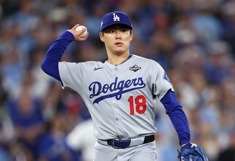 「この男は伝説だ」2日前に105球完投したのにブルペンへ 山本由伸の“漢気”に米感動「投手コーチに自ら志願した」