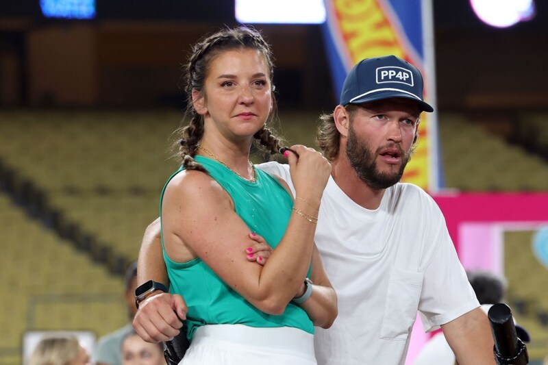 「感情のジェットコースターを体験」引退表明カーショウの力投を見守る妻のリアクションに脚光！「まさに10月の野球だ」