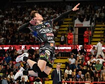 石川祐希が第２S途中出場で９得点、ペルージャの開幕２連勝に貢献！ イタリア代表OBから賛辞「ユウキは監督の信頼に応えた」【セリエＡ】