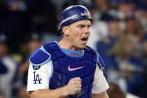 「出れるかマジで？」延長18回“マスクを被りっぱなし”の死闘から一夜…スタメン入りしたドジャース正捕手にファン心配「スミス半端なくね！」「休ませた方が」