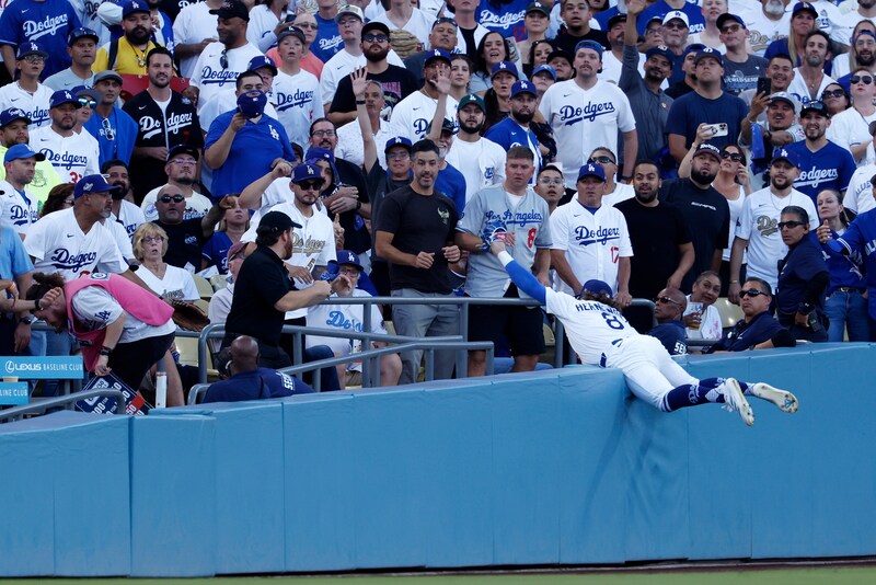 「キケさすがだ！」ド軍外野手K・ヘルナンデスが大谷翔平を援護！ 初回から飛び出したスーパーキャッチにファン喝采「最高のスタート」「気迫のプレー！」