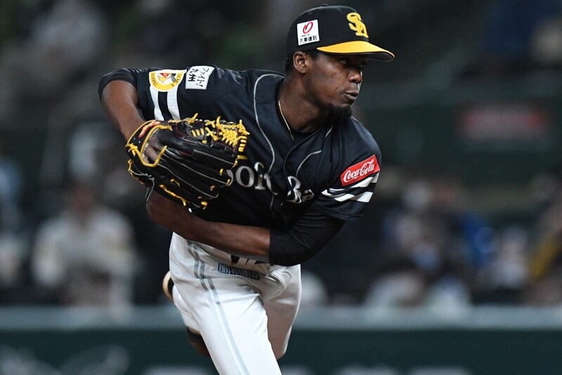 初回のミスを勝ち越しタイムリー三塁打で取り返した柳町と、粘りのピッチングで最少失点に抑えたモイネロ。「耐えて、つかんだ」シリーズ２勝目【ソフトバンク】