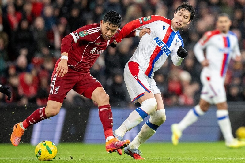 「精度の高いパスを何度も」リバプール戦3連勝に大貢献の鎌田大地、現地メディアから高評価! CB出場の遠藤航には「噛み合っていない」と辛辣