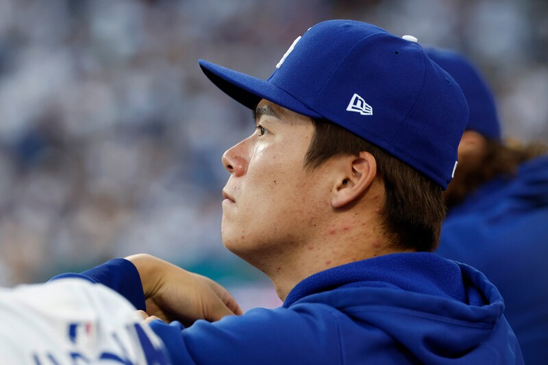 山本由伸がドジャース伝説OBと記念撮影「特別な投手２人だ」37年前の“再現”なるか