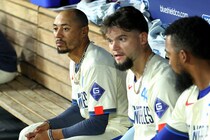 ドジャース打線は勝負弱い？　シーズン中の打撃力が出せない現状に、ロバーツ監督が打順変更も示唆「もし相手が長打を許してくれないなら...」