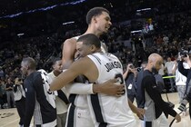 スパーズが球団初の開幕５連勝！ウェンバンヤマ「偶然じゃない。僕たちの努力の成果だ」＜DUNKSHOOT＞