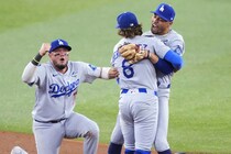 「天才的な判断」「山本由伸の銅像を建てよう」ドジャースの劇的勝利、地元ファン歓喜「第７戦は先発・大谷翔平、リリーフ佐々木、スネル、グラスノーで締めくくろう」