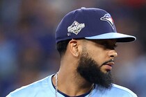 離脱続くドジャース鉄腕左腕へ、ブルージェイズ中継ぎ陣４投手が帽子に刻んだ“51番”に称賛の声「対戦相手へのリスペクトが素晴らしい」「野球以上に大事なものだ」