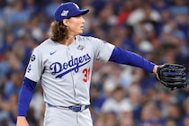 「空振りを取れると思った」ロバーツ監督が明かしたグラスノー投入の意図　大谷翔平の第７戦“投手起用”を示唆も「まだ確信持てない」