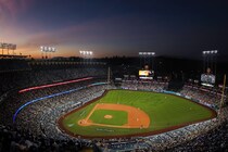 人気ハリウッド女優がドジャース本拠地に降臨！ ジャージ姿で球場グルメ堪能「敗北を、ドジャードッグが少しだけ慰めてくれた」