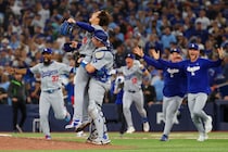 ドジャースWS連覇!! ９回１死からロハスが執念の同点ソロ、延長11回にスミスが勝ち越し弾、山本由伸が２回2/3無失点で胴上げ投手に輝く歴史的な逆転勝ち