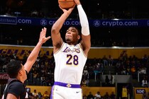 【NBA】八村塁が３本の３ポイントを含む15得点！レイカーズはヒートに競り勝ち今季初の３連勝＜DUNKSHOOT＞
