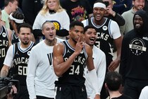 因縁の相手に決勝弾を沈めたヤニス「あれを外しても生きていける。でも打たなければ生きていけない」＜DUNKSHOOT＞