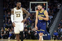 「ボールを持っていない時が一番危険なんだ」レブロンが好敵手カリーの恐ろしさを力説＜DUNKSHOOT＞