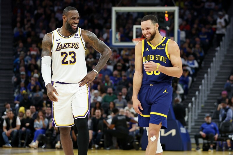 「ボールを持っていない時が一番危険なんだ」レブロンが好敵手カリーの恐ろしさを力説＜DUNKSHOOT＞